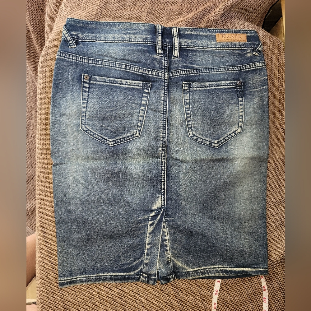 Denim Pencil Skirt - Blue With Back Pockets Size 4  And 6